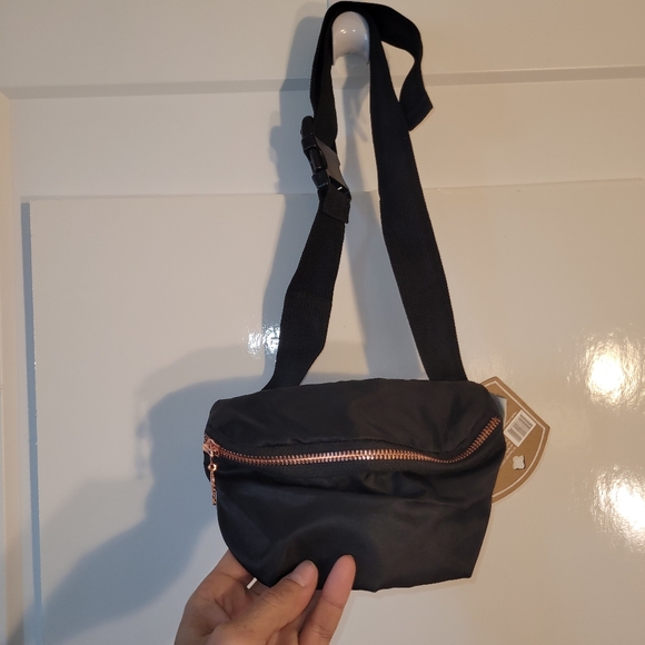 Black fannypack bag - Picture 2 of 7